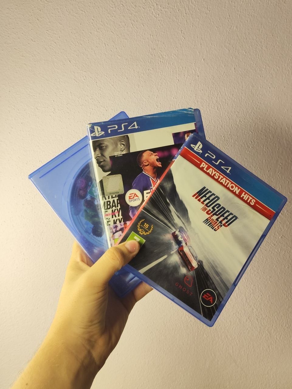 Продам PS4 pro (Cuh-7208b) Самая последняя и самая свежая ревизия PS4 pro❤️ Самая тихая из